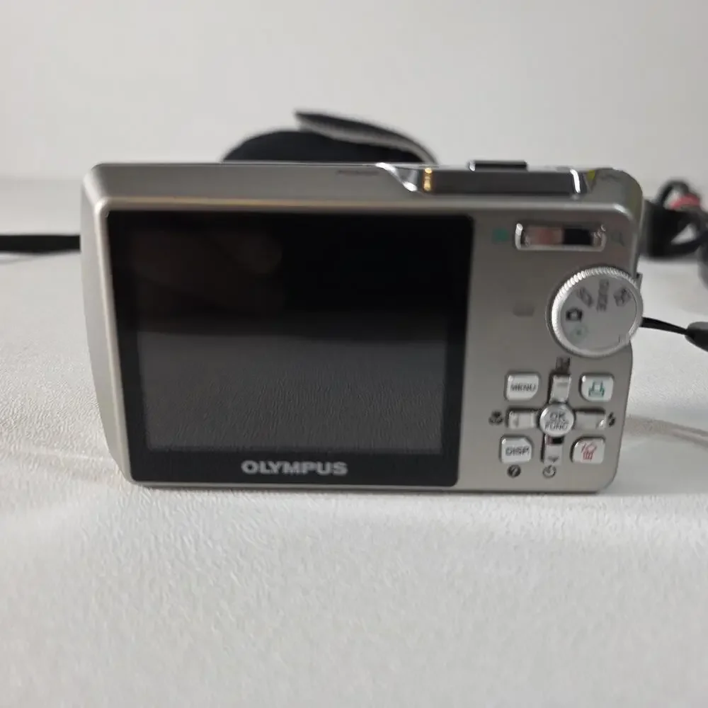 Olympus Stylus 750 Digital Camera, Silver, All Weather, 7.1-megapixel, 5X Zoom